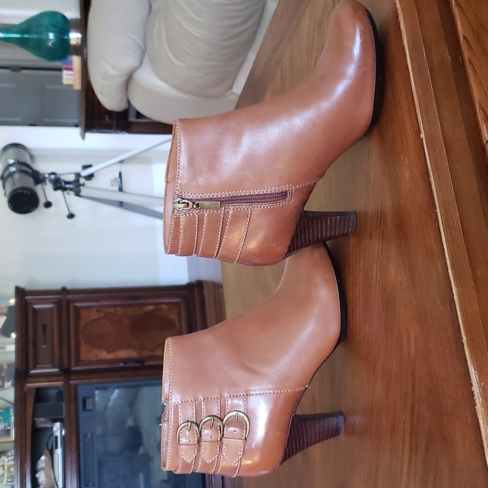 Clarks Brown leather ankle boots 7M